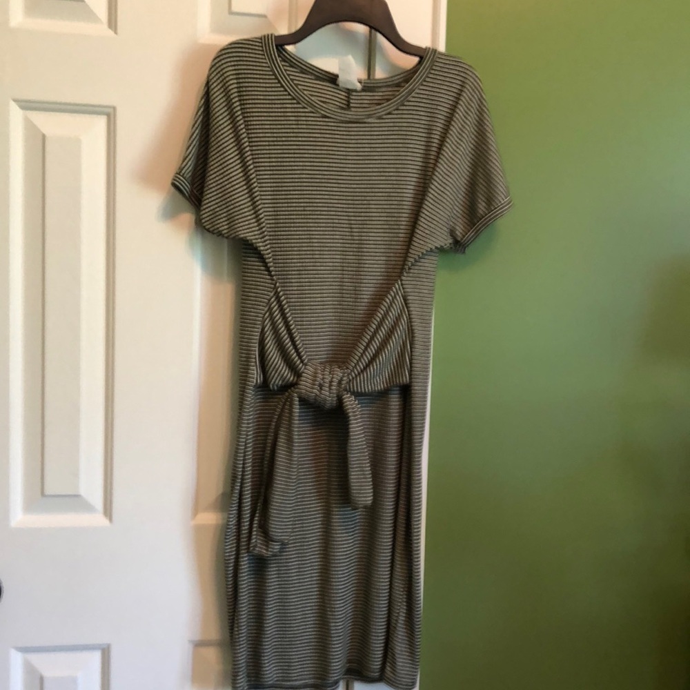 Adjustable belted dress
